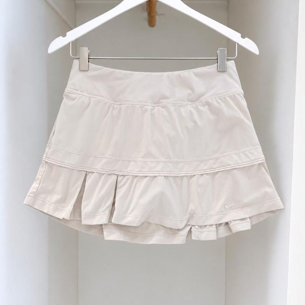 Nike Women's White and Cream Skirt